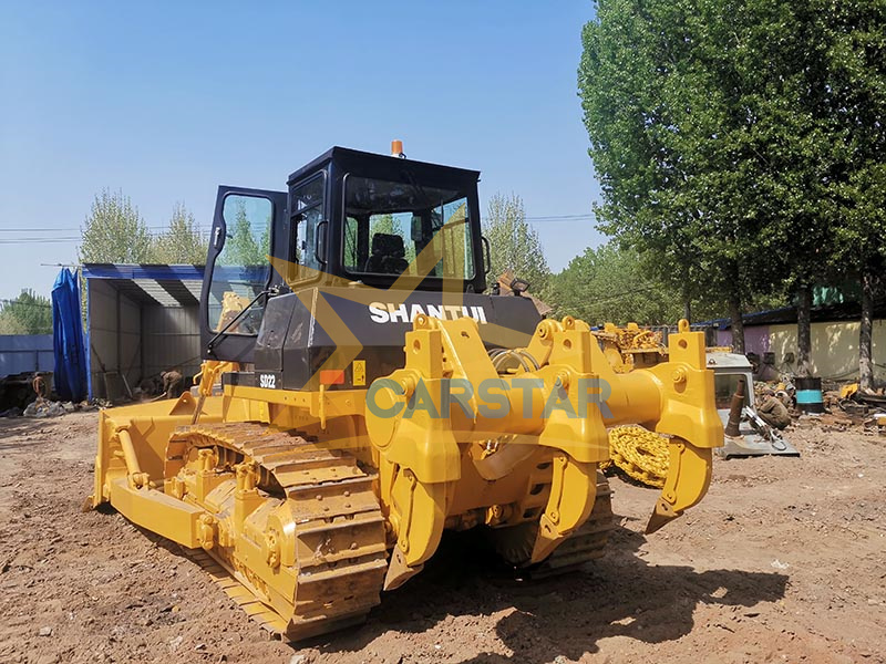 Cinq bulldozers Cat d'occasion provenant de clients congolais devraient être expédiés à la fin