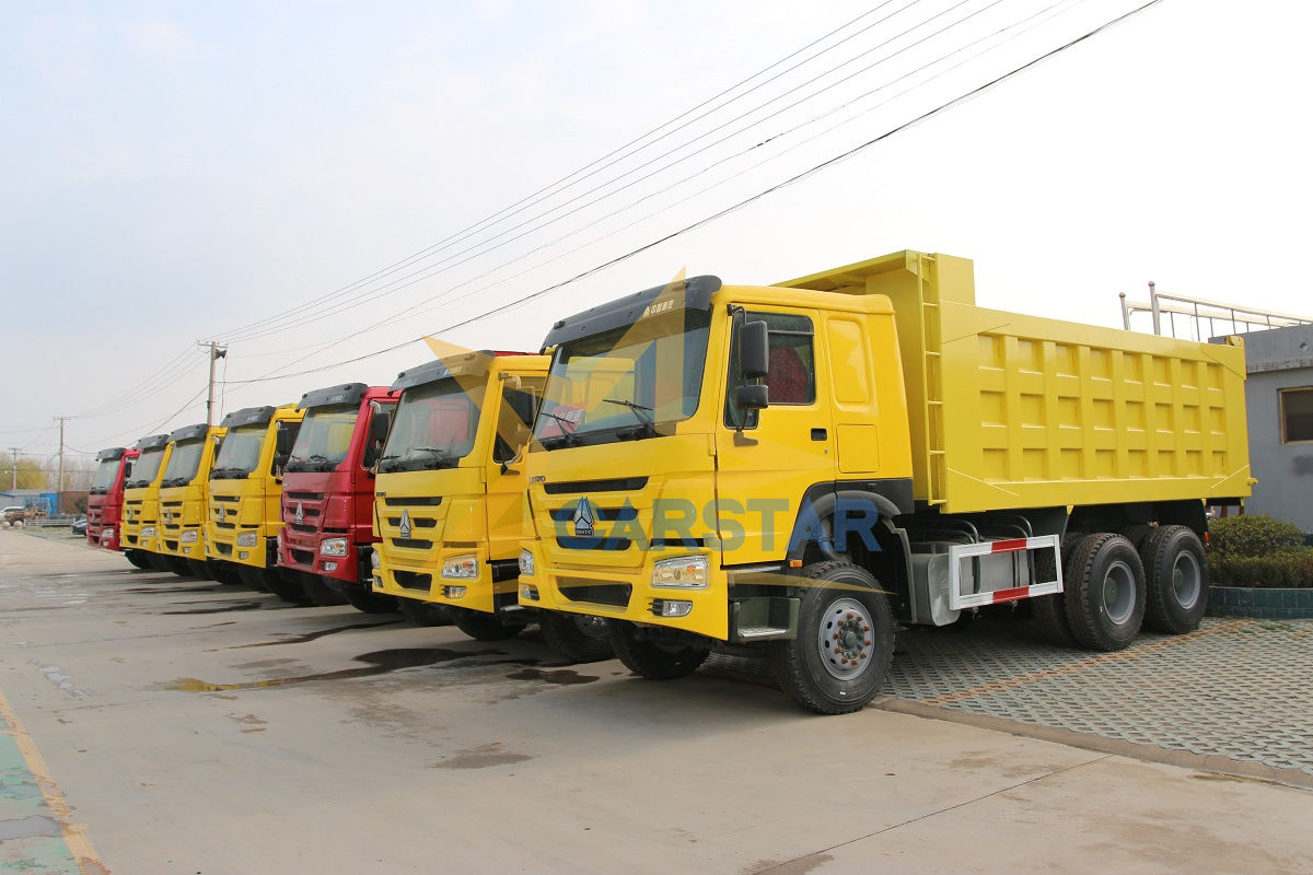 Livraison en vrac de camions à benne basculante commandés par des clients au Ghana